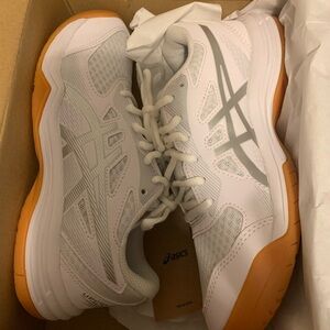 ASICS White and Silver Upcourt 5 Women’s Volleyball Shoes sz 6